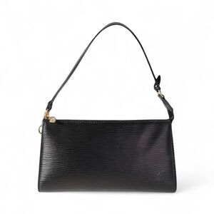 Louis Vuitton black Epi Leather Pochette